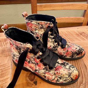 Floral Combat Boots- 6.5 Dirty Laundry